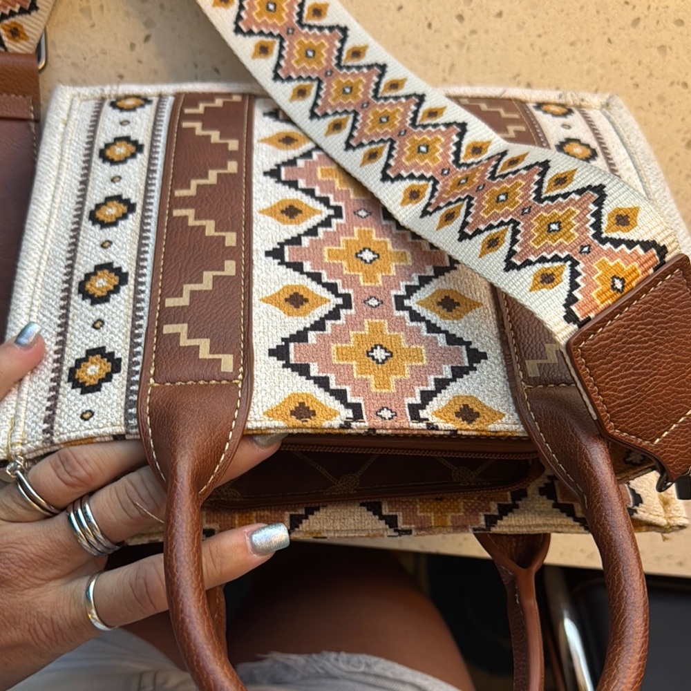 Wrangler Brown and Cream Patterned Women's Bag NWT GORGEOUS! - Picture 4 of 7